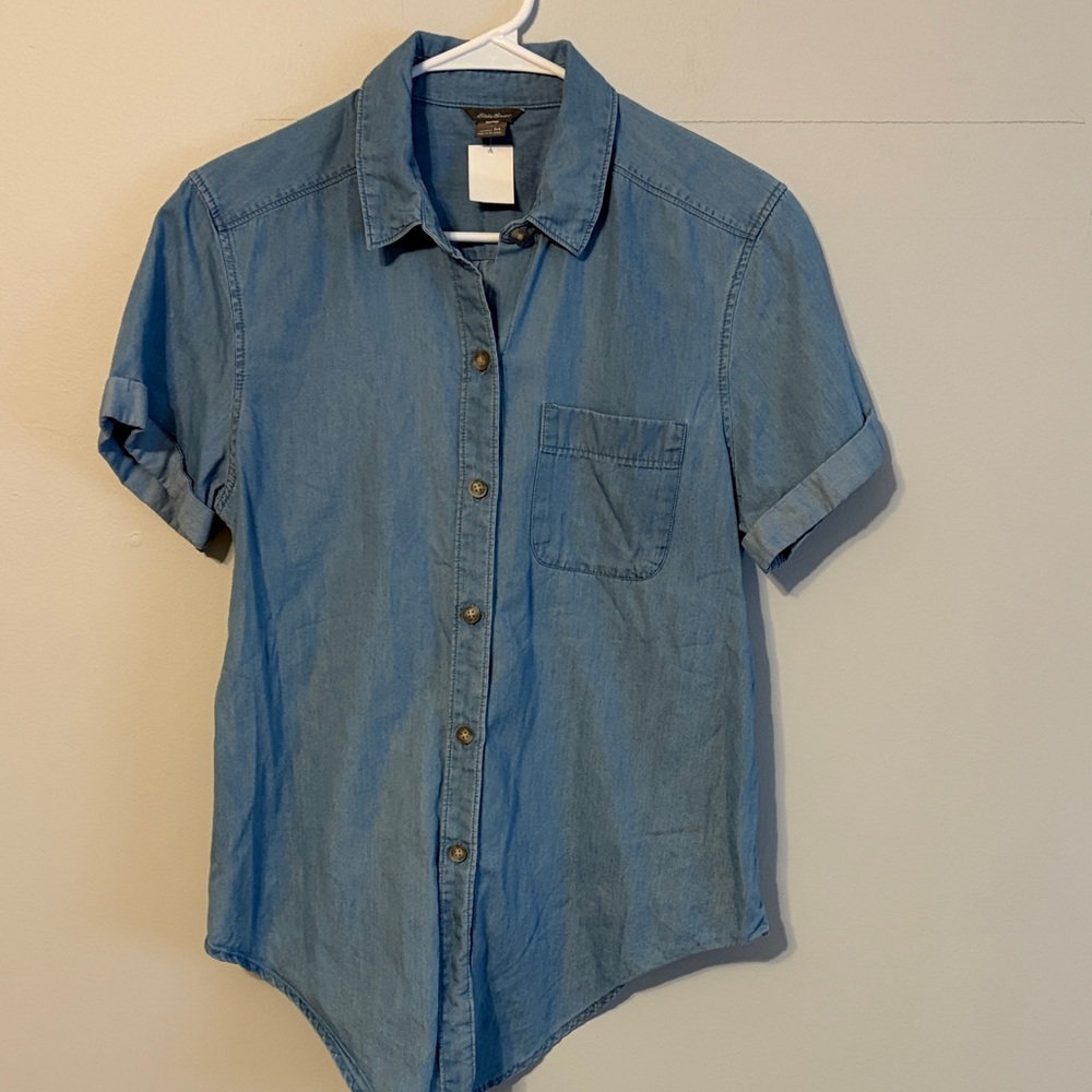 Eddie Bauer Women's short sleeve Blue Button Down Shirt. Med. EUC.